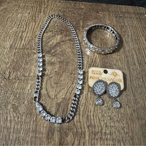 New gorgeous silver rhinestone necklace with coordinating bracelet New earrings